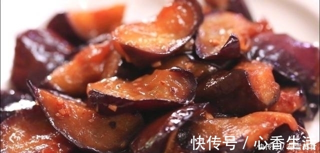 入味|炒茄子，试试把酱油换成“它”，茄子不黑、不油，更入味！