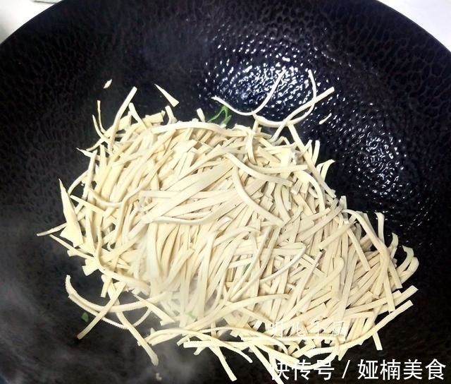 明儿|天热,晚餐就把它当做主食,健康营养,饱腹不易长肉,女人要常吃