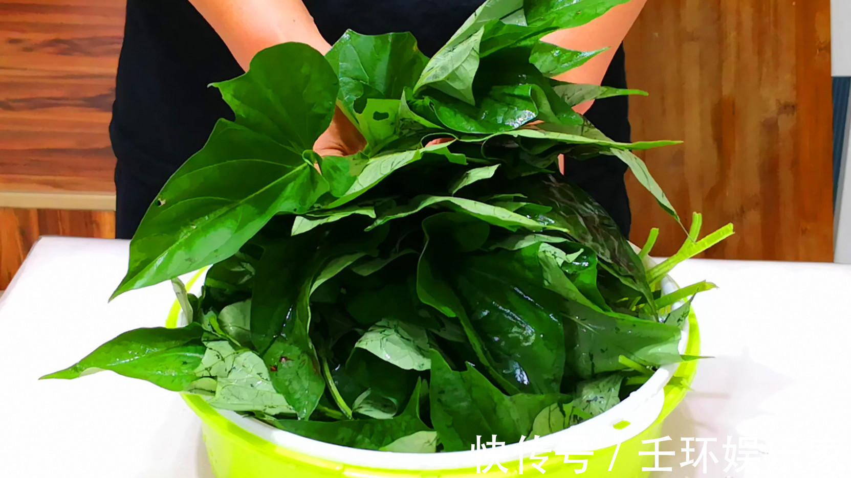 红薯叶|红薯叶锅里蒸一蒸，作用拿钱都买不到，80岁奶奶偷教妙招，真管用