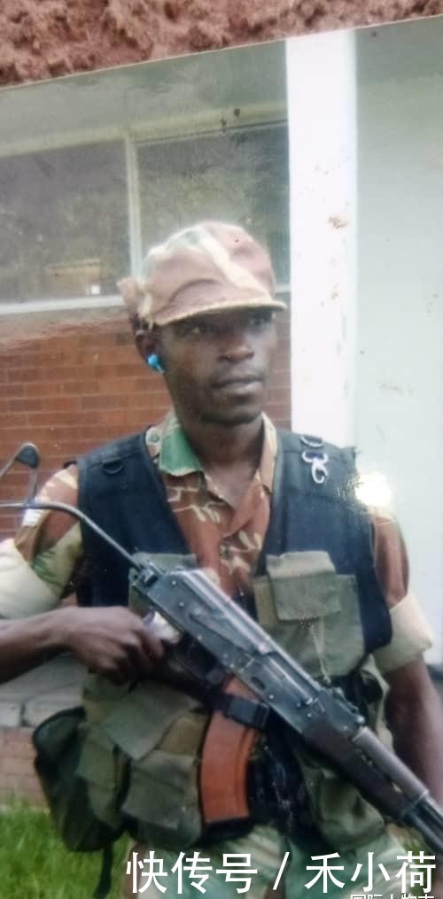 合力|为了保护母亲,非洲三名十来岁男孩合力杀死侵犯母亲的士兵