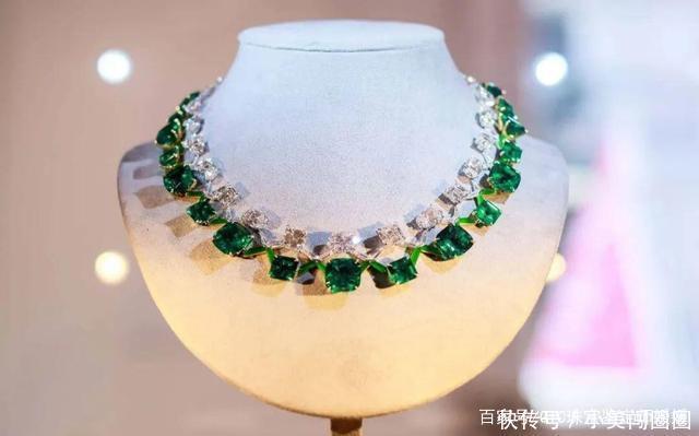 要做世界上最幸福的新娘,除了婚纱,闪耀的宝石项链也是必不可少