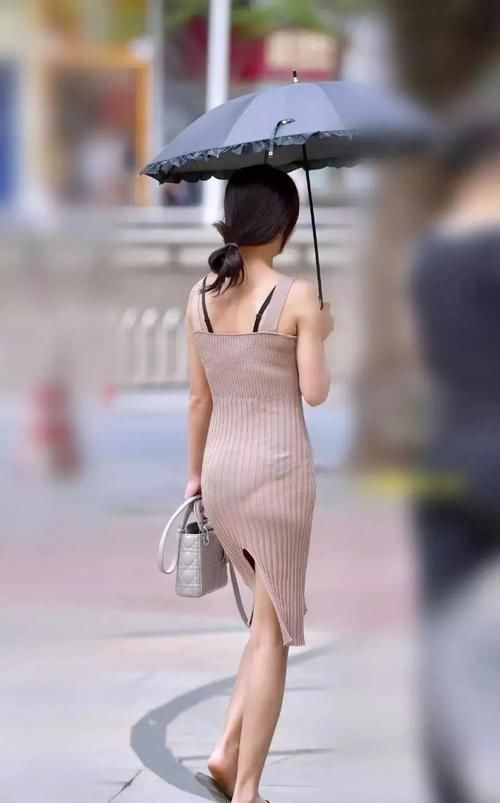 针织裙确实很“仙”，但就是太热了，你们喜欢穿嘛？