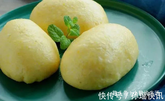 好吃|家有玉米面和红豆，教你新吃法，上锅一蒸，香甜暄软，特好吃