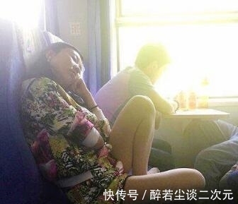 |搞笑图片:好烦啊,做个仰卧起坐都难,好难受哦