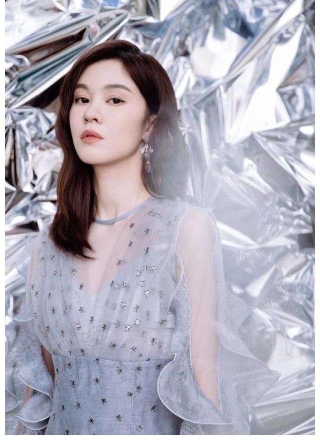 從最佳女歌手到時(shí)光莊主，再到央視音綜導(dǎo)師，這一年郁可唯開了掛