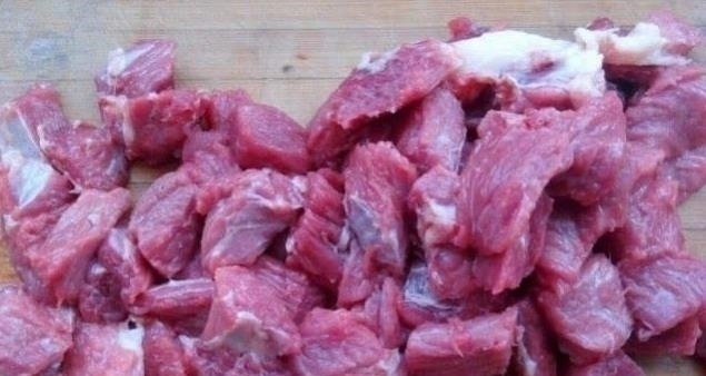 煮牛肉时，直接下锅煮，大错特错，牢记这2个诀窍，牛肉又软又烂