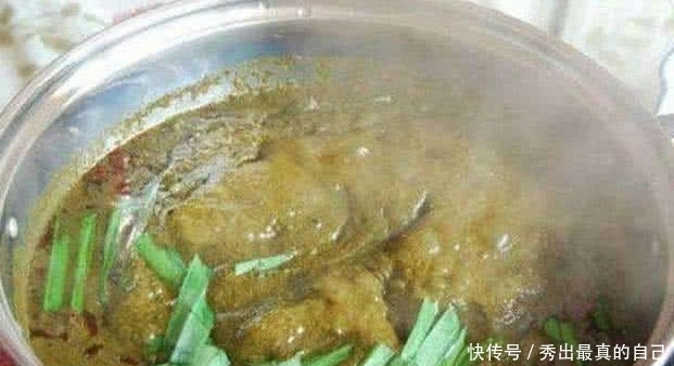 被名字“毁了”的4个小吃,臭豆腐不算啥,牛粪火锅谁顶得住啊