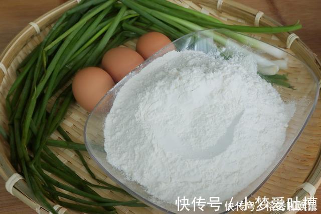 面粉|我家面粉从不蒸馒头,教你特色吃法,葱香味十足,家人都夸好吃