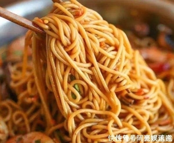 面馆|煮面条万万不可开水后才下锅，面馆大厨牢记这2点，面条更筋道