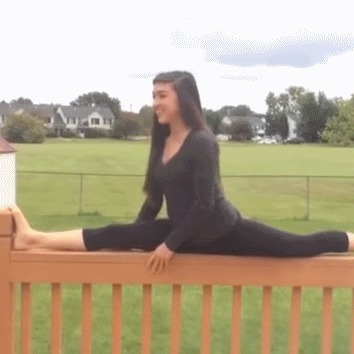 |搞笑GIF:小姐姐真是个狠人 下次过来记得带个铁盆