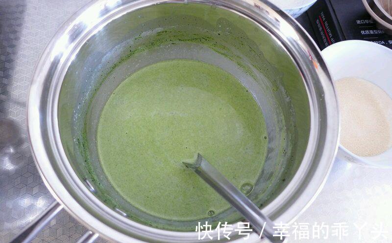 抹茶牛奶液|自制抹茶奶酪布丁,爽滑香甜,下午茶的好选择,大人孩子都爱吃