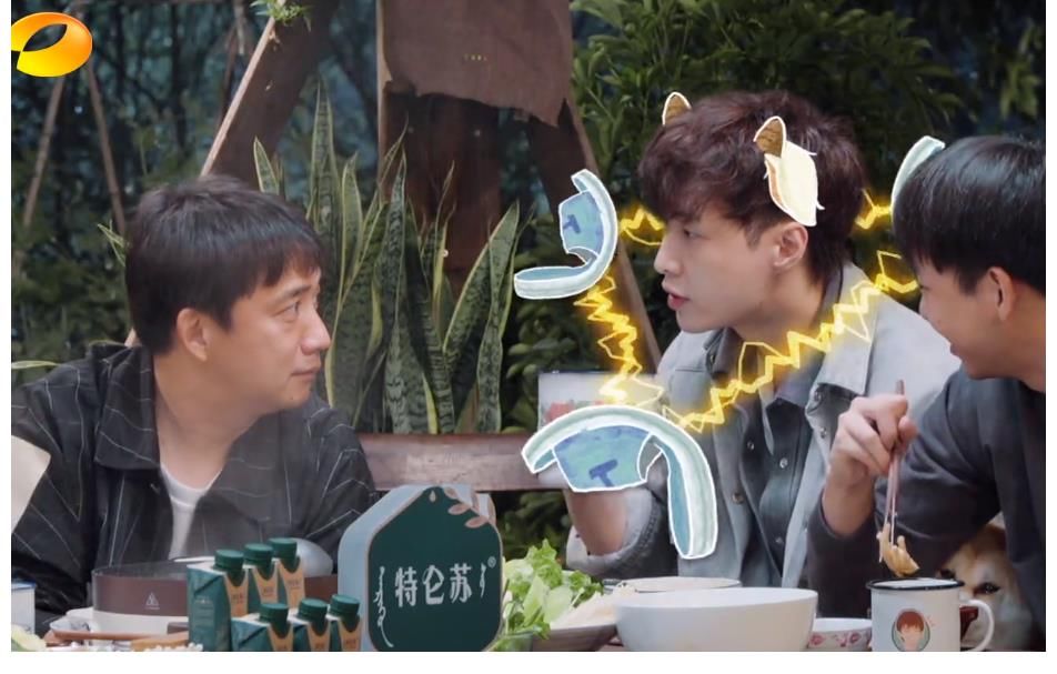 向往的生活|张艺兴唱《征服》副歌,那英的眼神是对他能力的最大肯定!