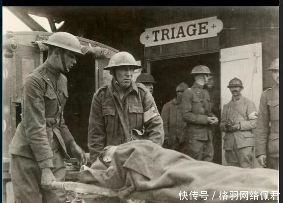 次世界大战|一战时期残忍老照片，士兵眼睛被毒气伤害，图6用骆驼运伤员