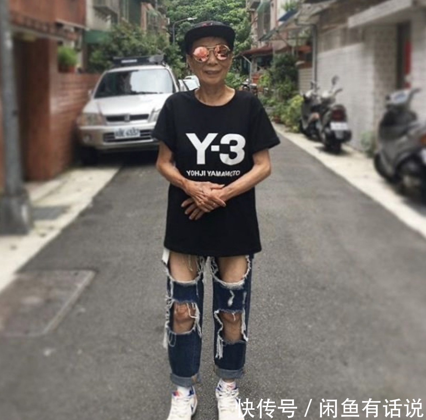 宽松感|93岁奶奶精气神真好,一身“潮装”减龄还时髦,比孙女辈还洋气