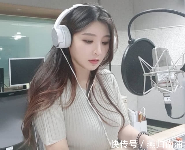 健身房|123斤的微胖女孩，第一次去健身房，埋怨衣服有点小！