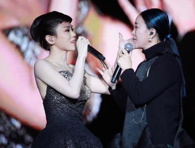 田震参加节目被问:你怎么评价那英?“她不配”!杨坤公开不服气