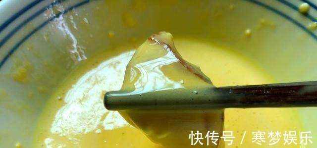 鸡胸肉不要总炒着吃了，试试这做法，外酥里嫩，吃着特解馋！