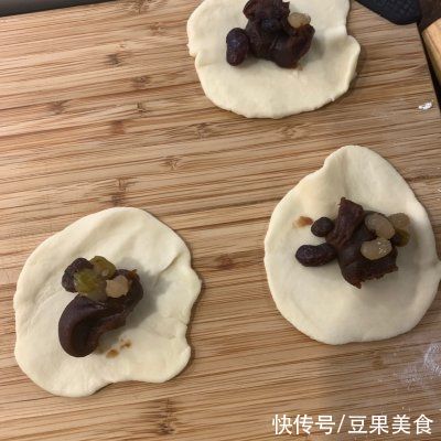 10分钟出锅的豆沙小餐包，鲜嫩又爽口