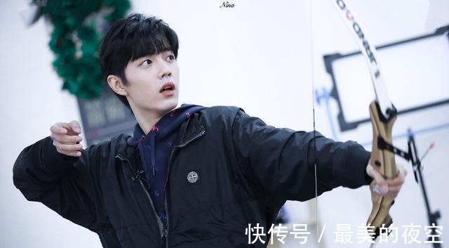 經典詠流傳|肖戰過年期間7個節目各大衛視連播,京劇搖滾現場作畫,無所不能