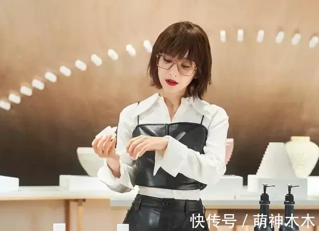 《快本》主持全员停工?何炅原定节目换人,吴昕两个月没更新行程