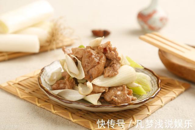 葱爆羊肉|制作葱爆羊肉，是先炒葱还是先炒肉？步骤错了，肉不鲜嫩还很膻