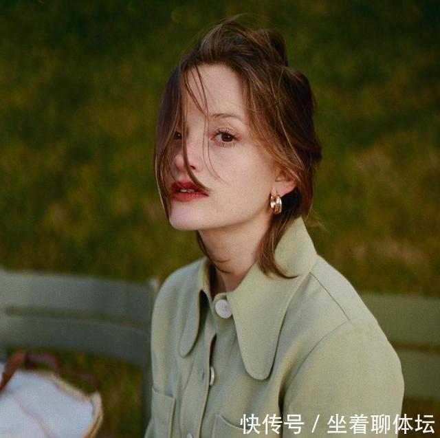 喷雾|年末聚会大家都披头散发就没意思了!这几款秋冬长发的发型才够美