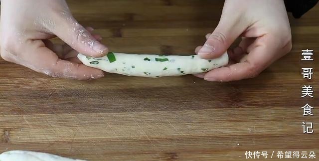 面粉最解馋的做法,我家一周吃5次,比手抓饼还香,上桌瞬间扫光