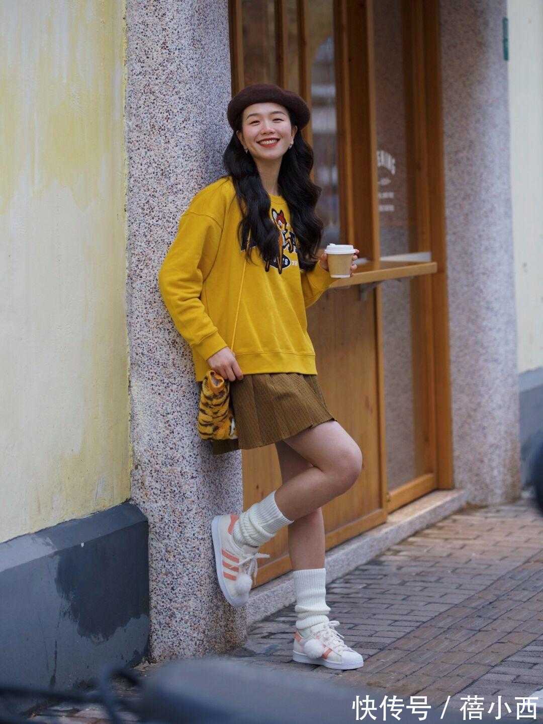 乐福鞋 今年春季火了这3条半身裙,配毛衣和西装都很合适,好看还实用