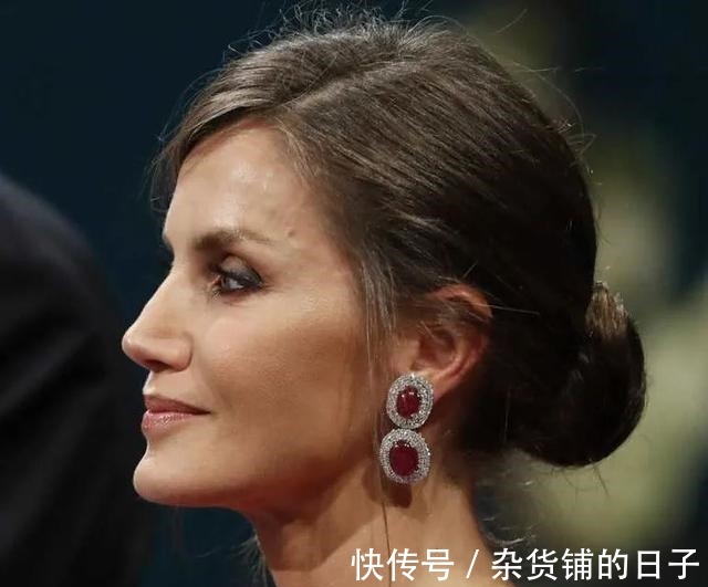 瓜路 新年就是要红!王室红宝石珠宝看起来!