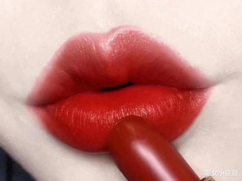 一白遮百丑,这4款才是真正的冬季显白口红,新手用也不会出错