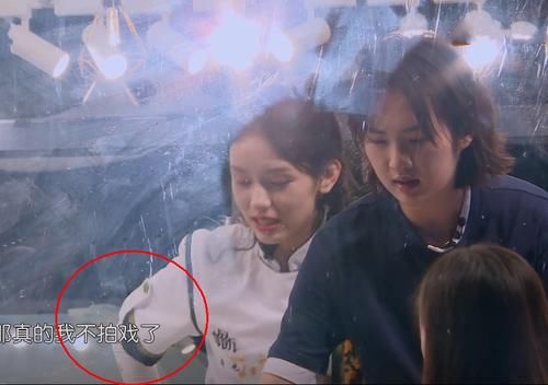 鲜厨100|周也腰又细了，穿小号“厨师服”都有点松，需要时不时用手提着