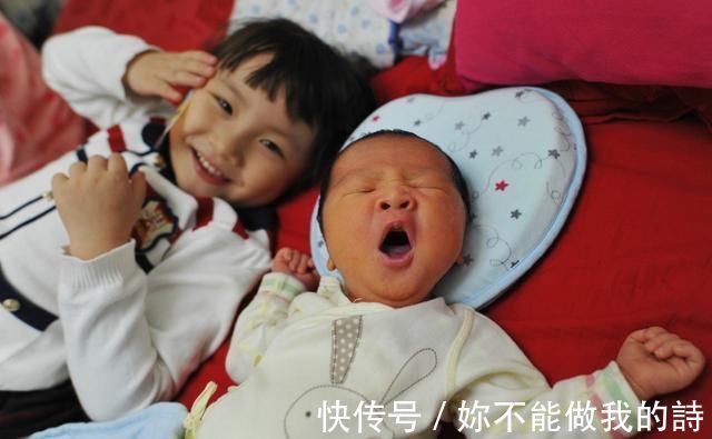 姐姐|啥叫“一物降一物”?在老人面前耍赖皮的妹妹,看到姐姐立马怂了