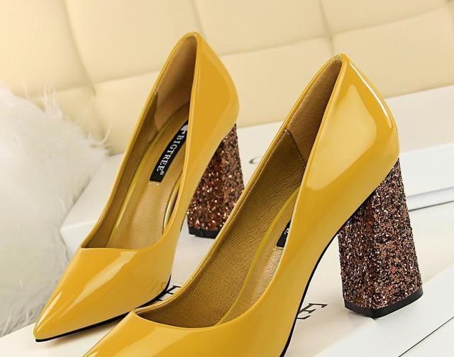 鞋型|矮个子不一定非要穿高跟鞋,今年流行这3双显高鞋,不累脚还时髦