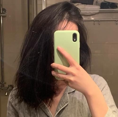 头发经常出油看上去很邋遢？女生做到这些，不用每天洗头也很清爽