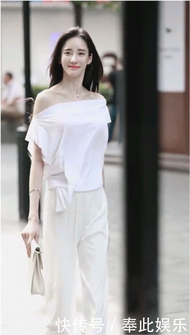 s曲线|偶遇网红潘南奎,清纯白色穿搭美丽如初,甜美一笑太迷人