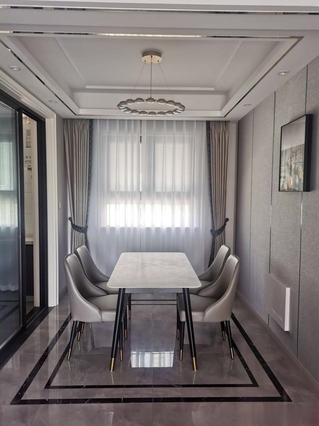 飘窗|学她家装修,电视墙很大气,过道打柜子太实用了,全屋都很喜欢