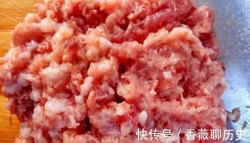 调制|调饺子馅时，先放油还是盐？很多人都做错了，难怪饺子不香不好吃！