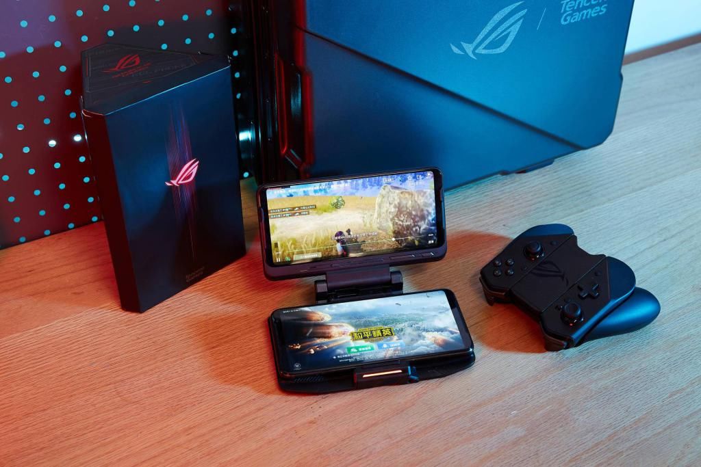 ROG游戏手机3|再不用羡慕折叠屏手机玩吃鸡！ROG新配件给手机再加一块屏