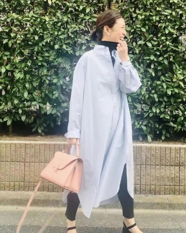 焦糖色|这位50岁的日本大妈真会穿，日常穿搭清新又时尚，减龄又有气质