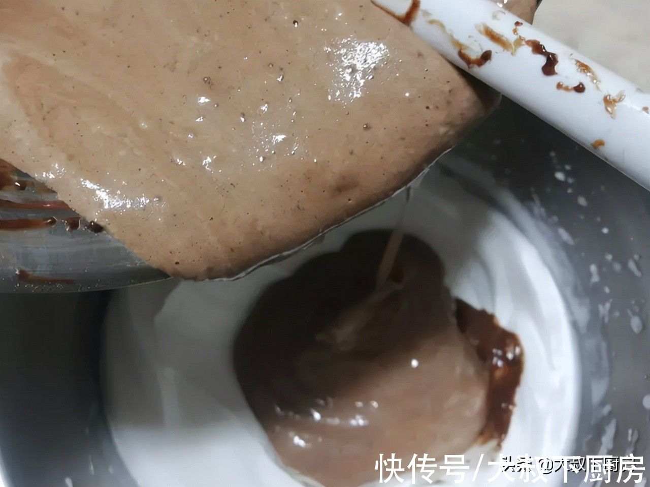 自己DIY！大叔教你巧克力海绵蛋糕，松软可口，简单易学，超好吃