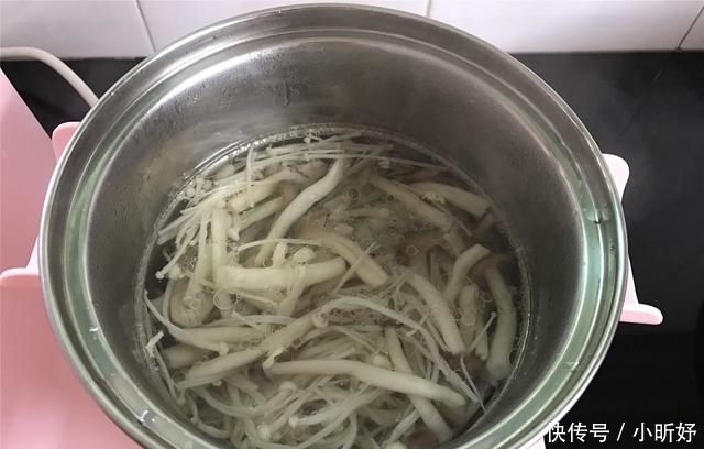 鸡蛋菌菇汤|10分钟出锅的快手营养汤，鲜美低脂，好吃不怕胖，全家都爱！