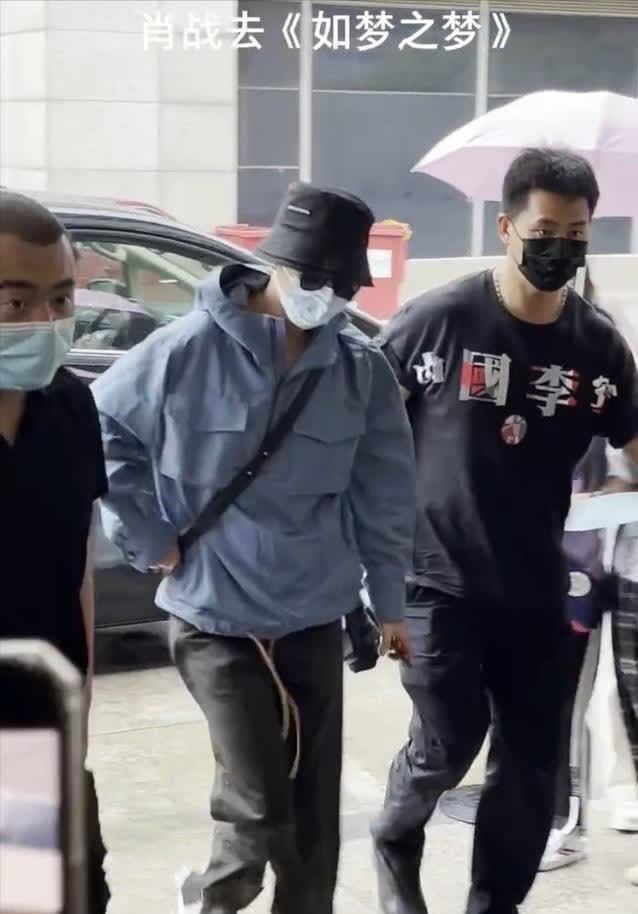 话剧 肖战启程青岛“彩排话剧”,CP粉作对官方,组织应援是为啥?