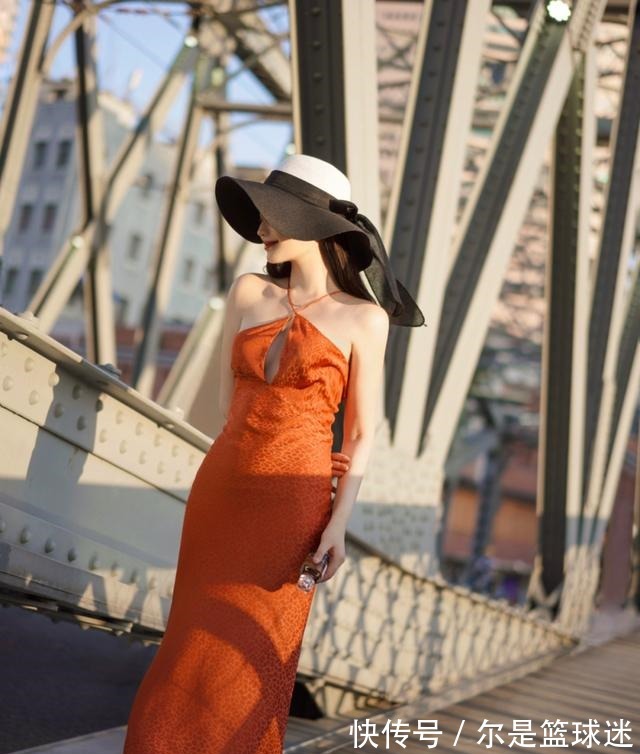 高跟鞋 吊带裙要穿“镂空”的，度假风造型尽显法式优雅气息，慵懒又性感！