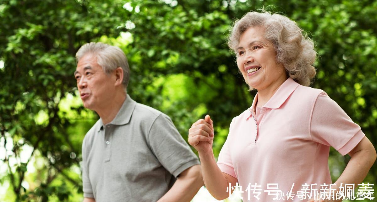 柚子|给有高血压的人提个醒：吃完降压药，4种食物，别再往嘴里塞了