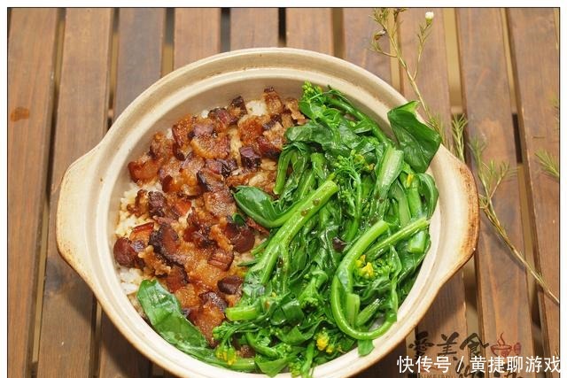 腊肉蒸饭,两个人的午餐,简约而精致,有肉吃,有米饭还有青菜
