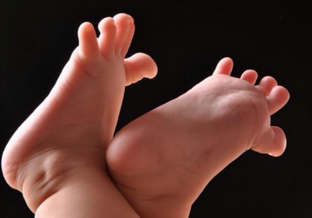 洗脚|宝宝二脚趾比大脚趾长，民间说法很“伤人”，宝妈心里要有数