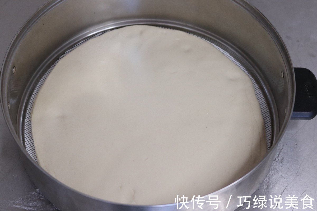 春饼的懒人做法，饼皮劲道薄如纸，卷什么都好吃