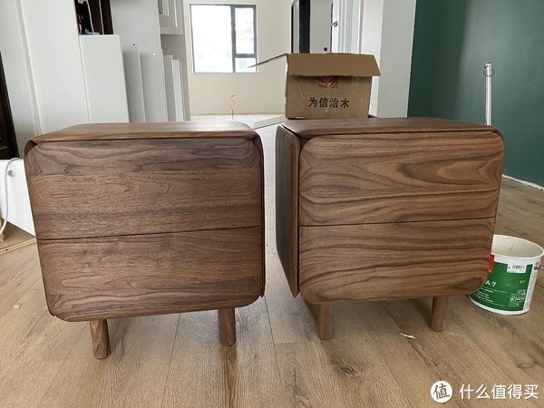 装修|实木盲盒:黑胡桃床和床头柜