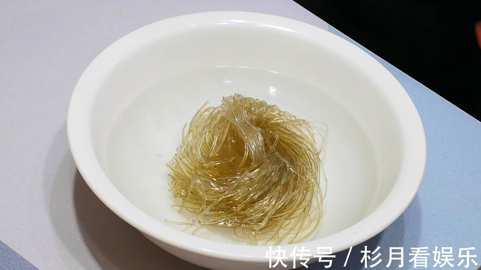 做白菜炖粉条时，要牢记“3要点”，炖出的菜味道正，鲜香四溢！