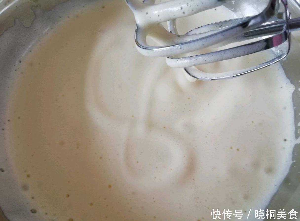 简单3步教你做老式鸡蛋糕,蛋清蛋黄不用分离,做法超简单